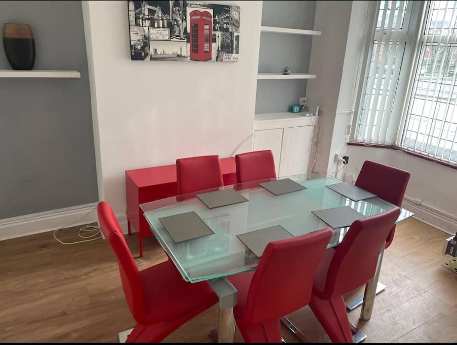 Wv1 Budget Contractor Stays- 5 Beds - Discounts Ok Wolverhampton Exterior foto