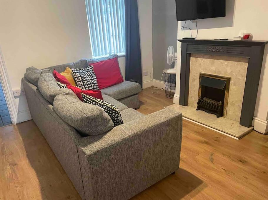 Wv1 Budget Contractor Stays- 5 Beds - Discounts Ok Wolverhampton Exterior foto