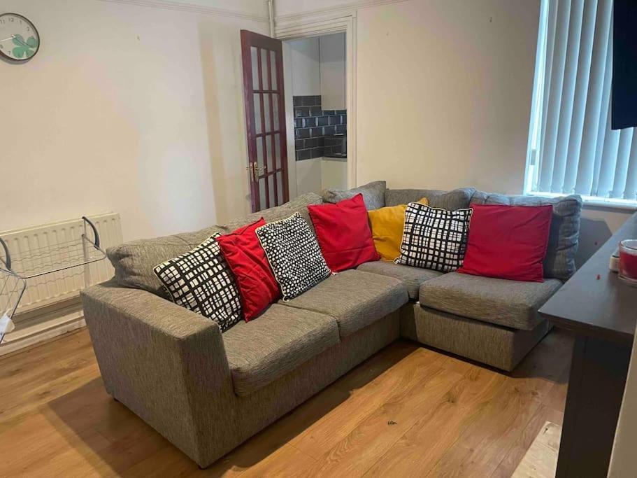 Wv1 Budget Contractor Stays- 5 Beds - Discounts Ok Wolverhampton Exterior foto